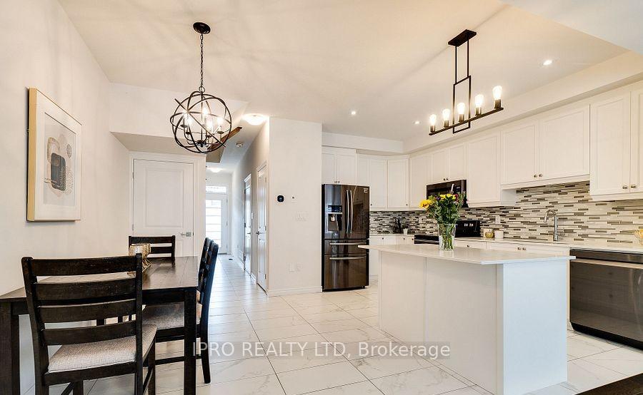 Photo 5 of 32 Greenwich Avenue, Hamilton, Stoney Creek Mountain — HOMEH