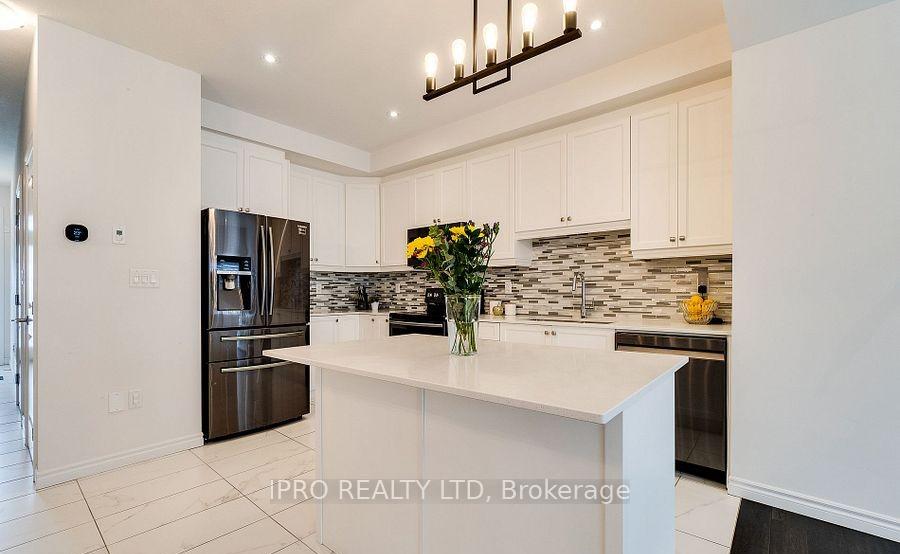 Photo 7 of 32 Greenwich Avenue, Hamilton, Stoney Creek Mountain — HOMEH