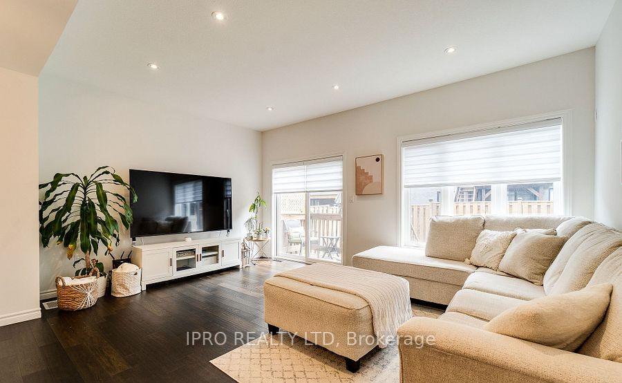 Photo 12 of 32 Greenwich Avenue, Hamilton, Stoney Creek Mountain — HOMEH