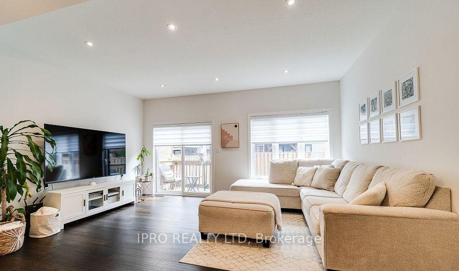 Photo 13 of 32 Greenwich Avenue, Hamilton, Stoney Creek Mountain — HOMEH
