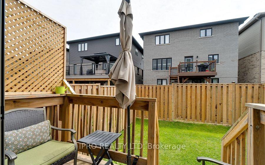 Photo 15 of 32 Greenwich Avenue, Hamilton, Stoney Creek Mountain — HOMEH