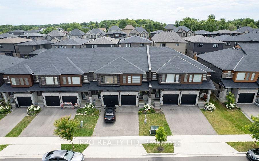 Photo 16 of 32 Greenwich Avenue, Hamilton, Stoney Creek Mountain — HOMEH