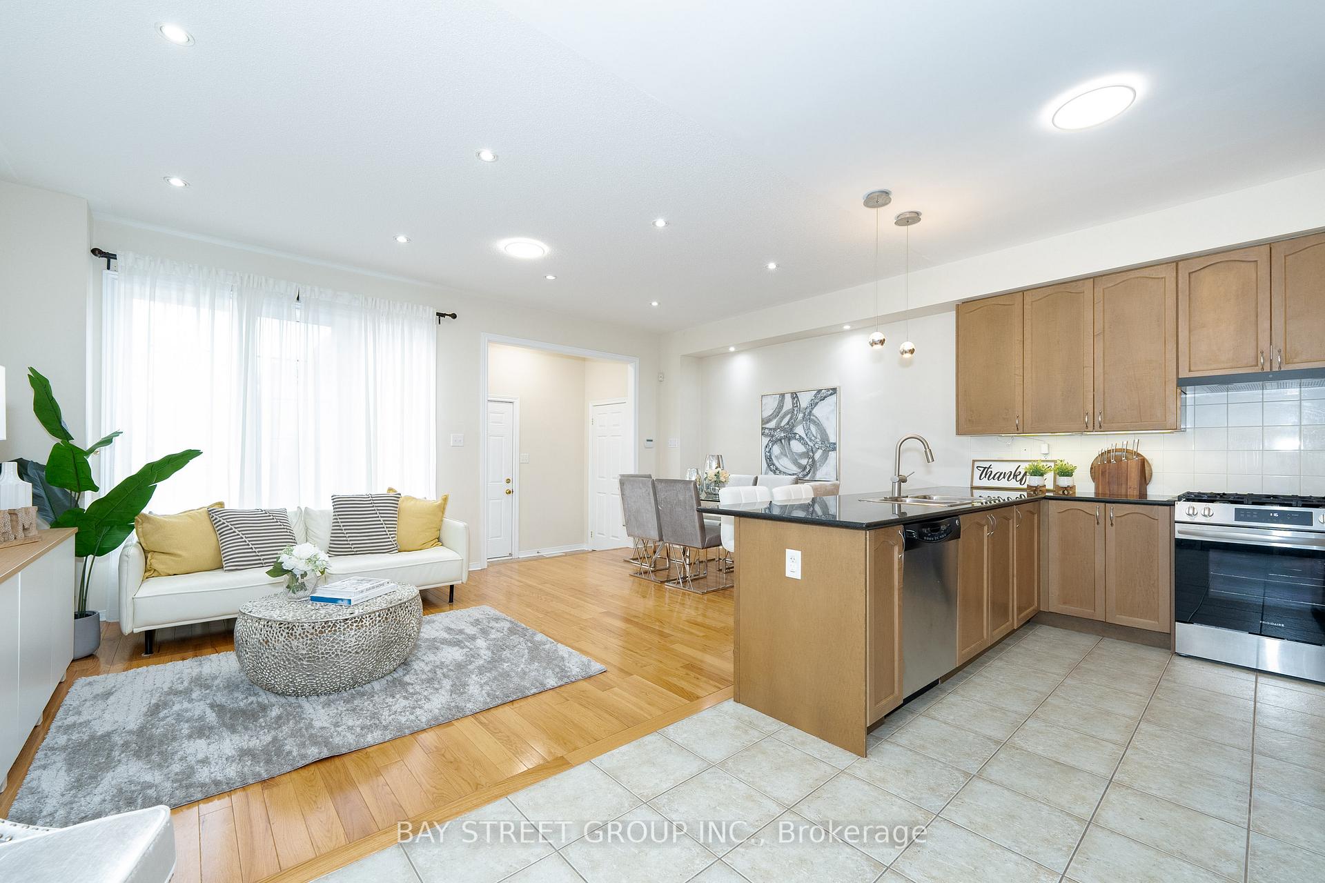 Photo 7 of 10255 Woodbine Avenue, Markham, Cathedraltown — HOMEH