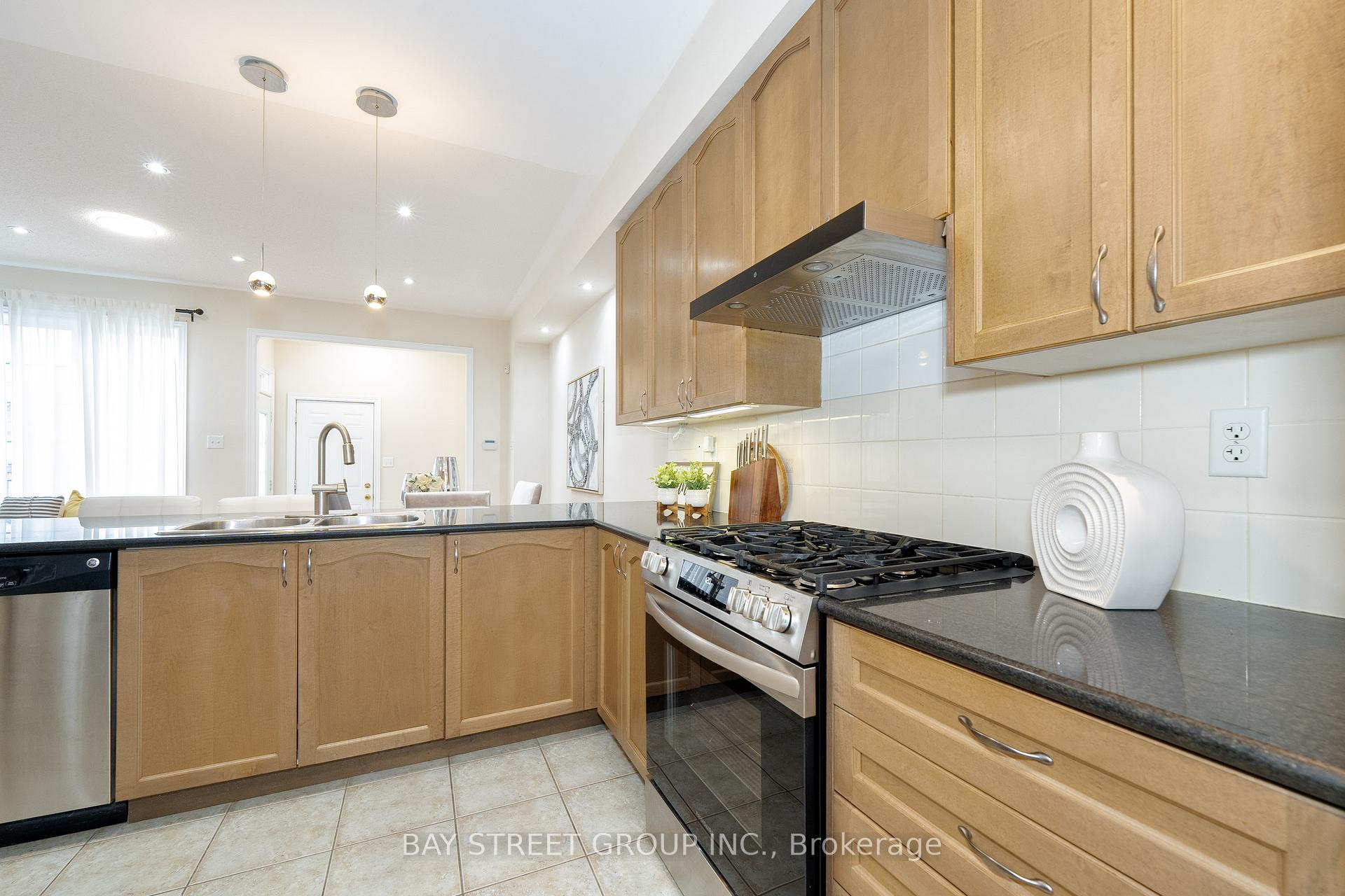 Photo 16 of 10255 Woodbine Avenue, Markham, Cathedraltown — HOMEH