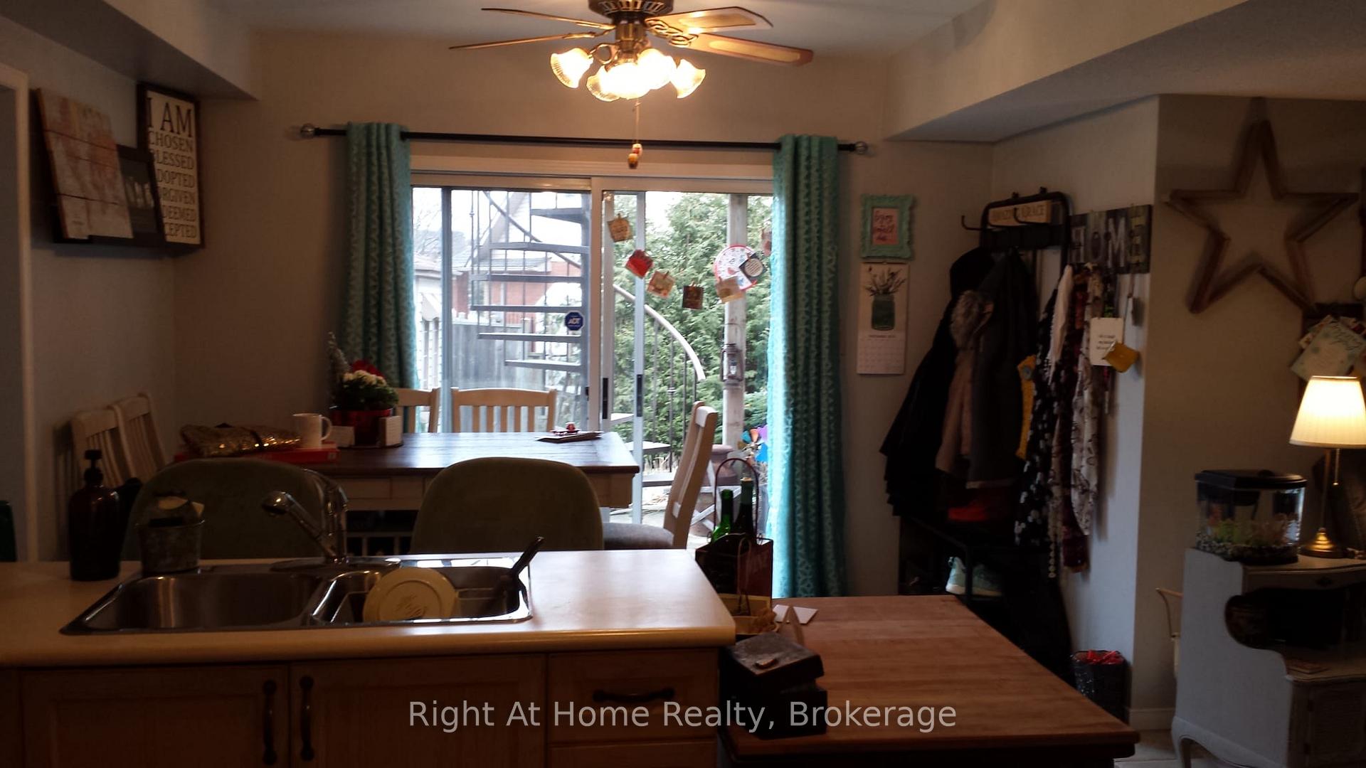 Photo 8 of Unit LOWER, 127 Bridgeport Crescent, Hamilton, Meadowlands — HOMEH