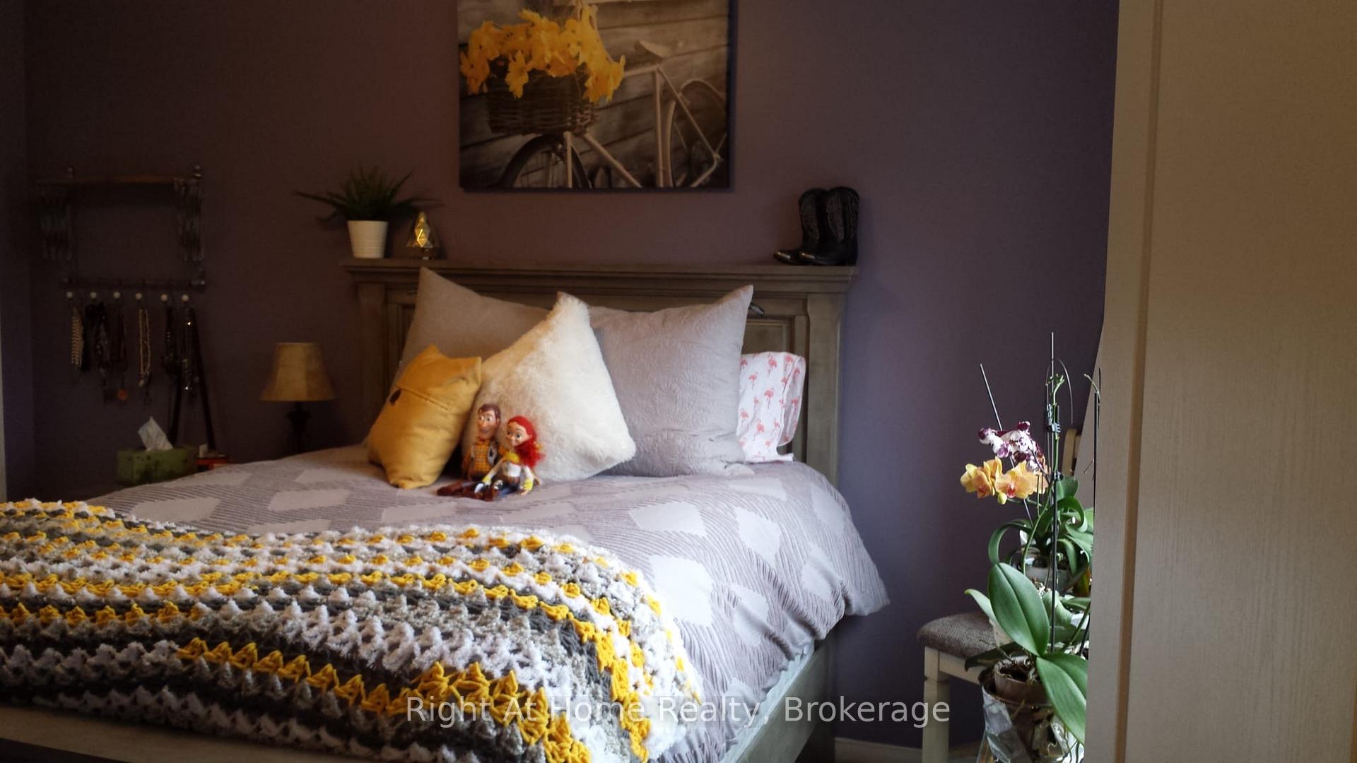 Photo 12 of Unit LOWER, 127 Bridgeport Crescent, Hamilton, Meadowlands — HOMEH