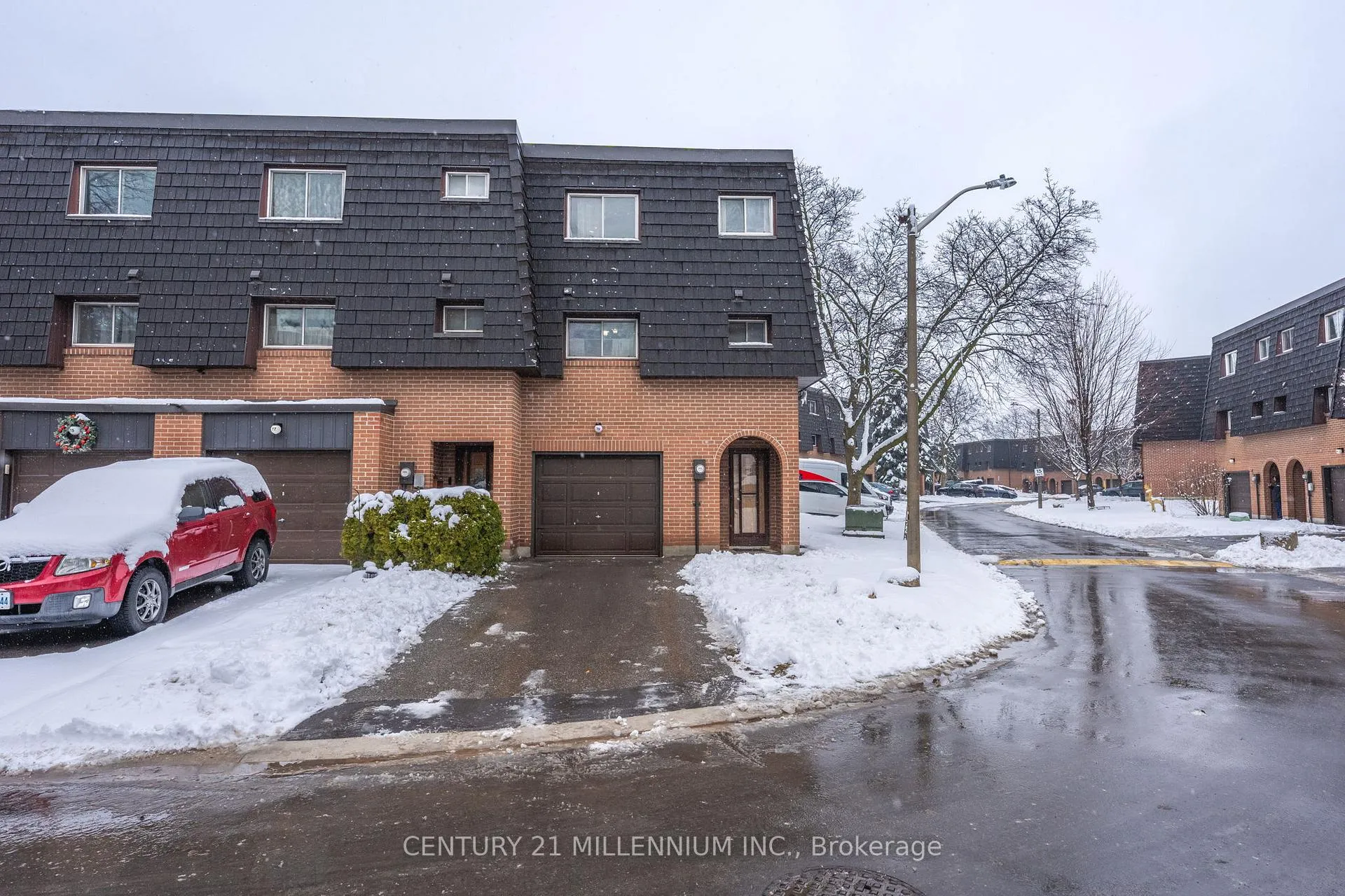 Photo 2 of 79 Darras Court, Brampton, Southgate — HOMEH