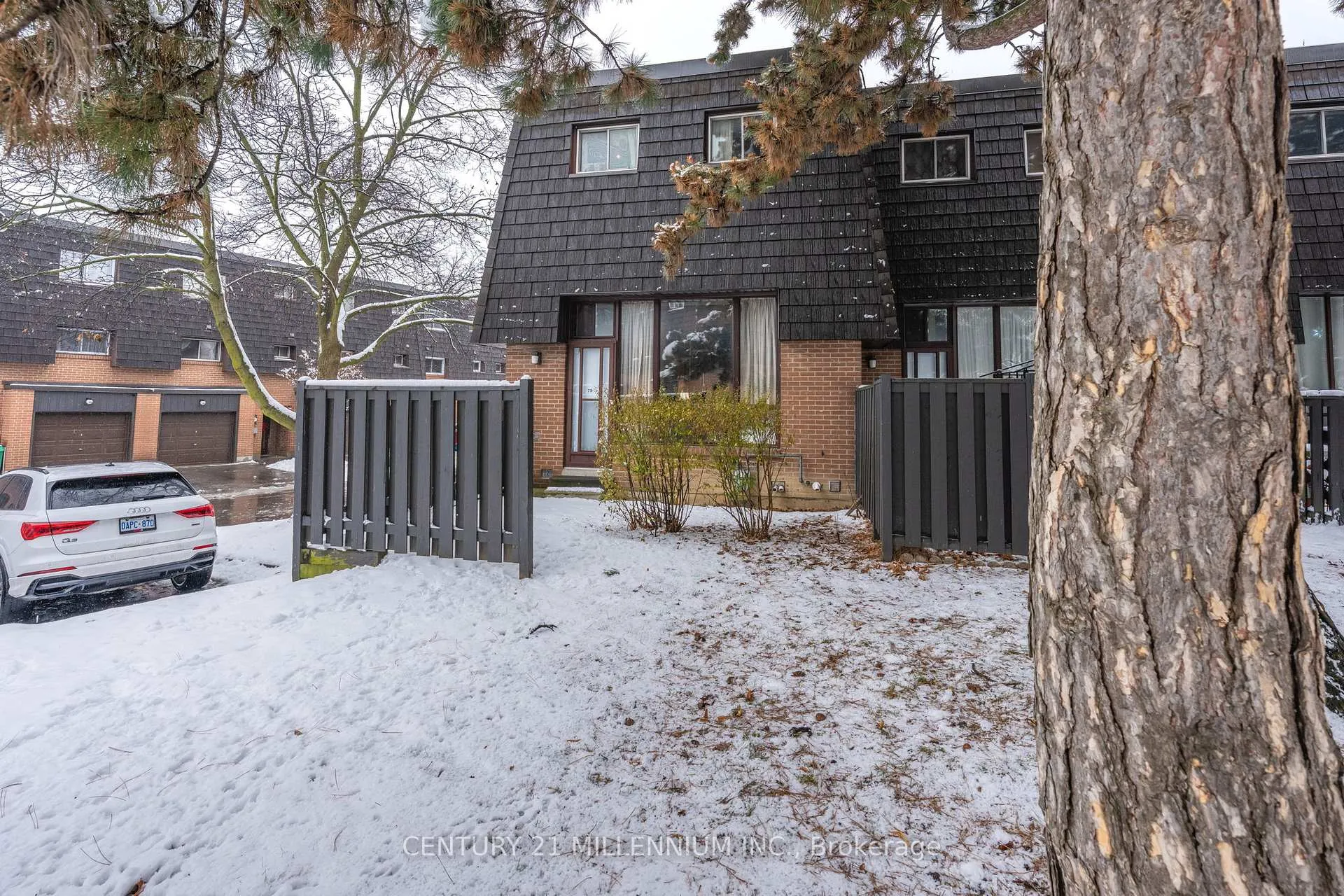 Photo 3 of 79 Darras Court, Brampton, Southgate — HOMEH