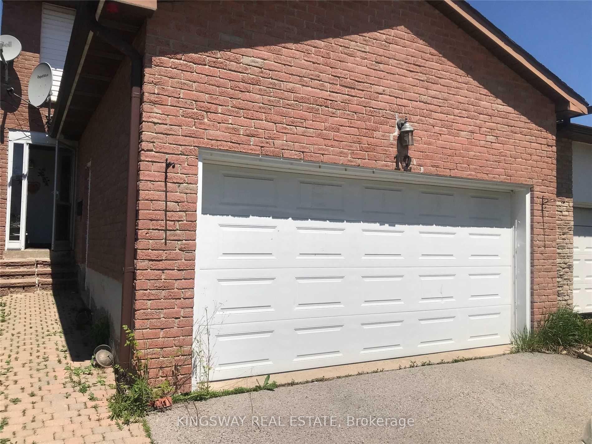 Photo 2 of 12 Cottsmore Crescent, Markham, Milliken Mills West — HOMEH