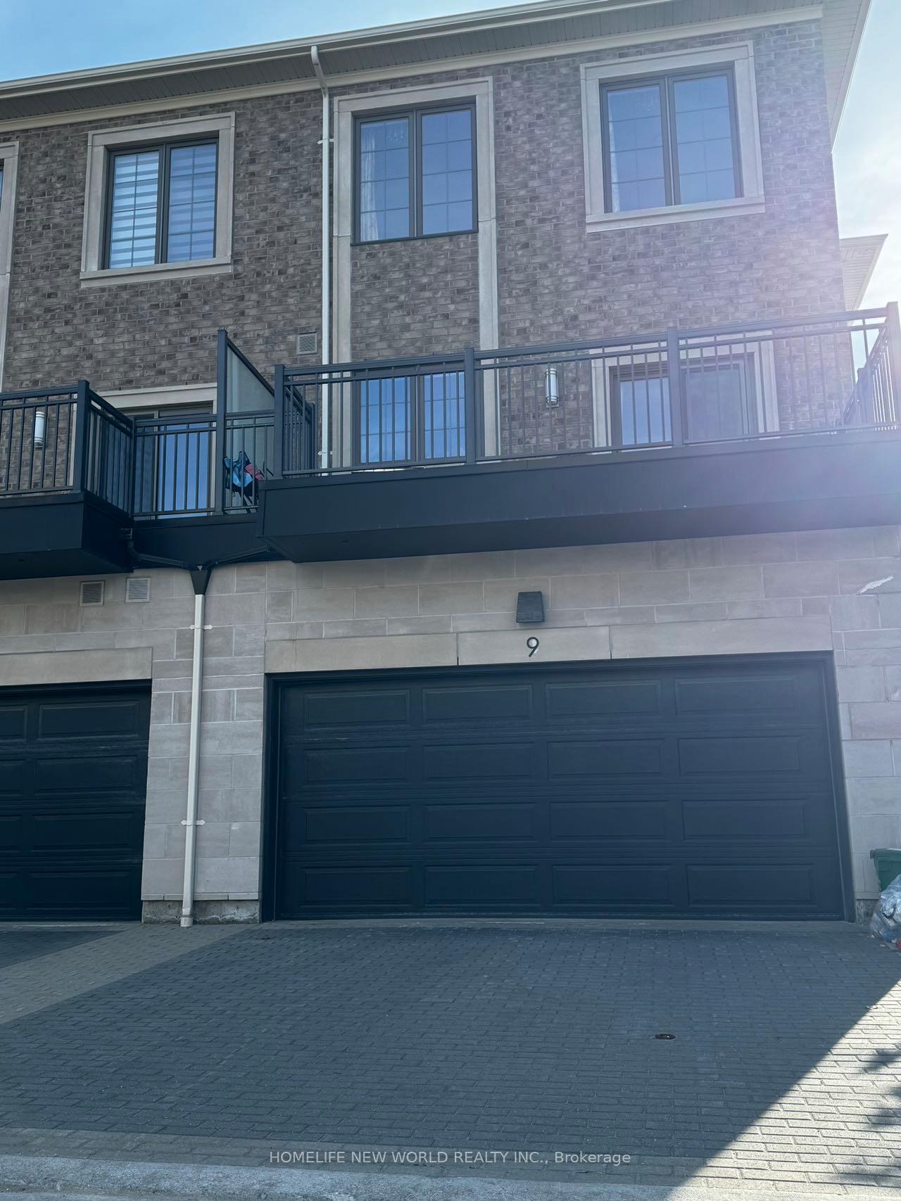 Photo 2 of 9 Mildred Temple Way, Markham, Unionville — HOMEH
