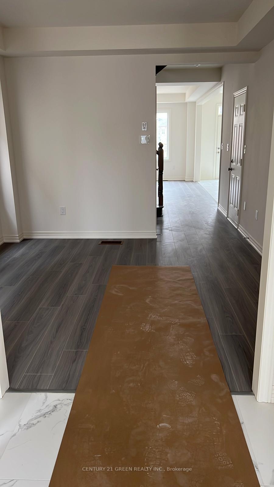 Photo 3 of Unit (Upper), 256 Skinner Road, Hamilton, Waterdown — HOMEH