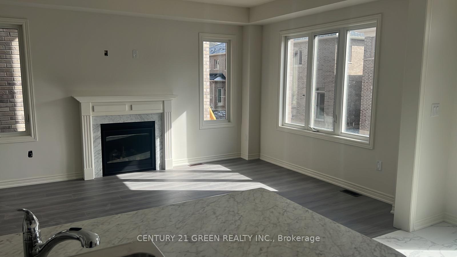 Photo 4 of Unit (Upper), 256 Skinner Road, Hamilton, Waterdown — HOMEH