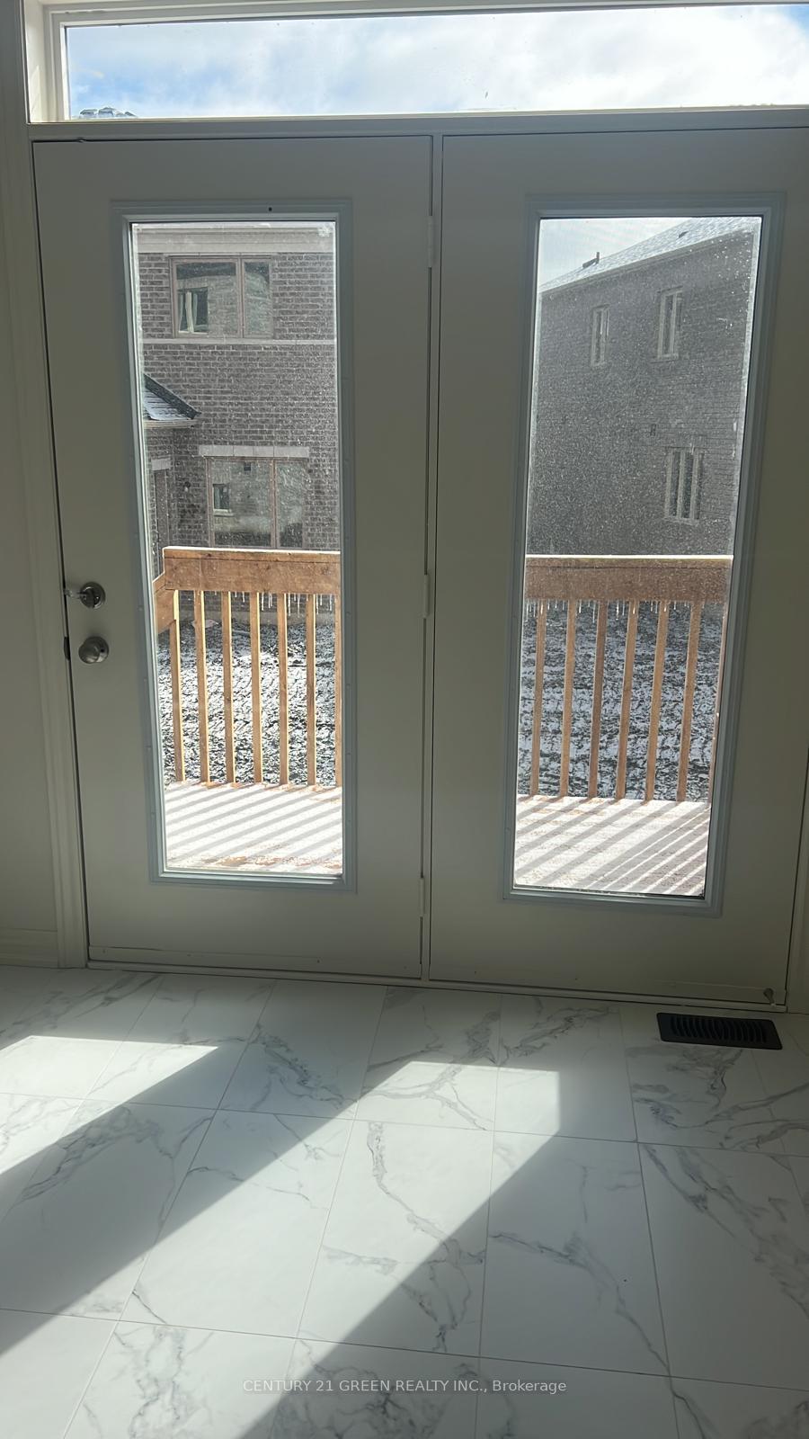 Photo 6 of Unit (Upper), 256 Skinner Road, Hamilton, Waterdown — HOMEH