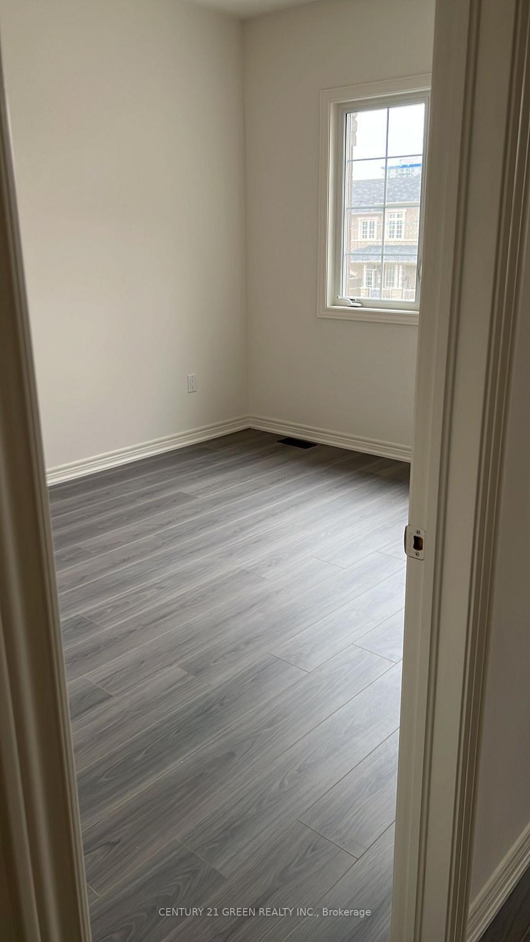 Photo 10 of Unit (Upper), 256 Skinner Road, Hamilton, Waterdown — HOMEH