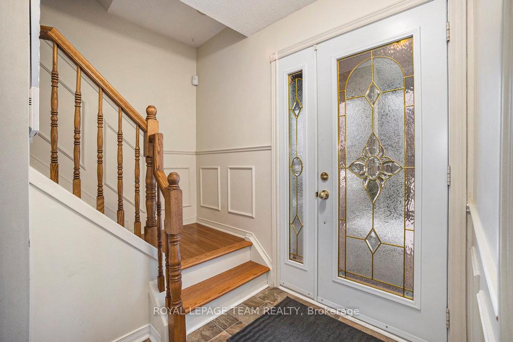 Photo 3 of 194 Barrow Crescent N, Ottawa, Kanata - Katimavik — HOMEH