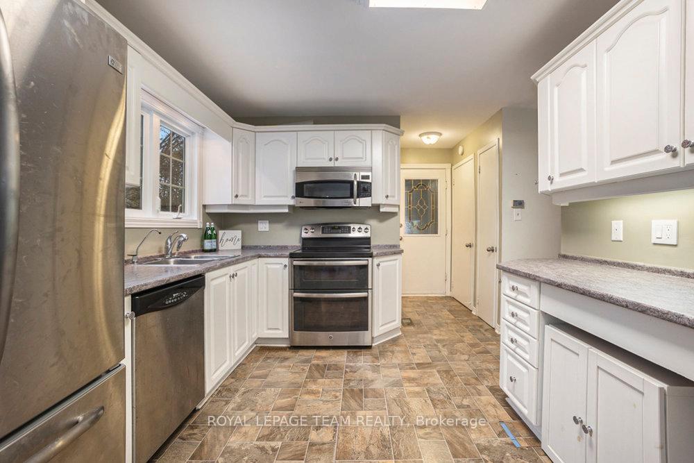 Photo 5 of 194 Barrow Crescent N, Ottawa, Kanata - Katimavik — HOMEH