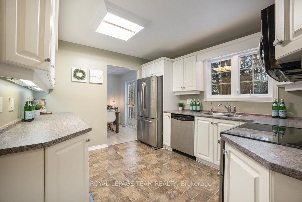 Photo 10 of 194 Barrow Crescent N, Ottawa, Kanata - Katimavik — HOMEH