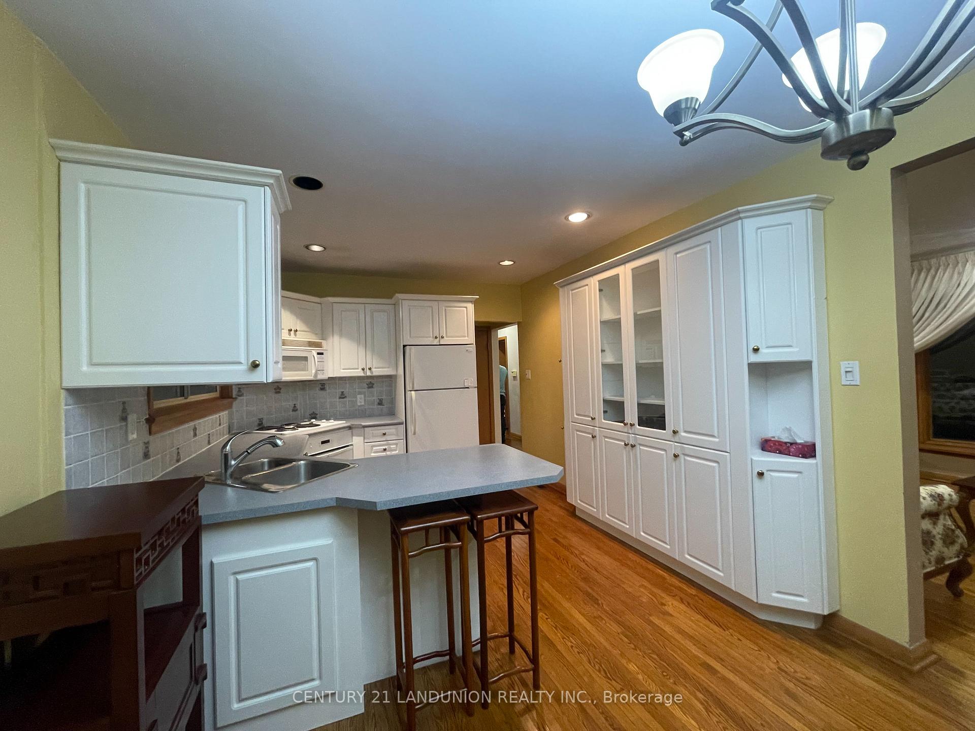 Photo 2 of 40 Pomander Road, Markham, Unionville — HOMEH