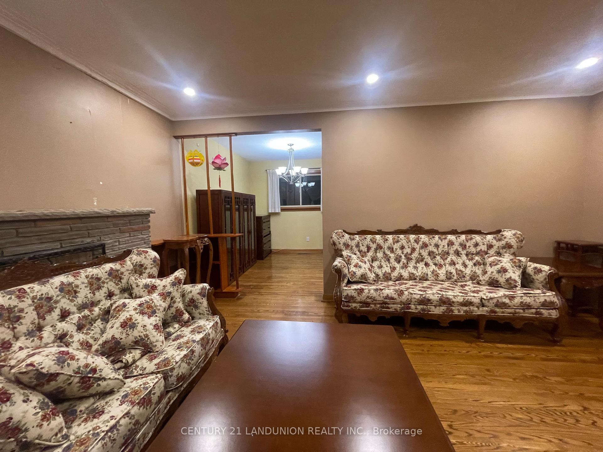 Photo 3 of 40 Pomander Road, Markham, Unionville — HOMEH