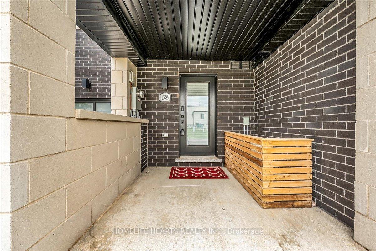Photo 8 of 1389 Clarriage Court E, Milton, Ford — HOMEH