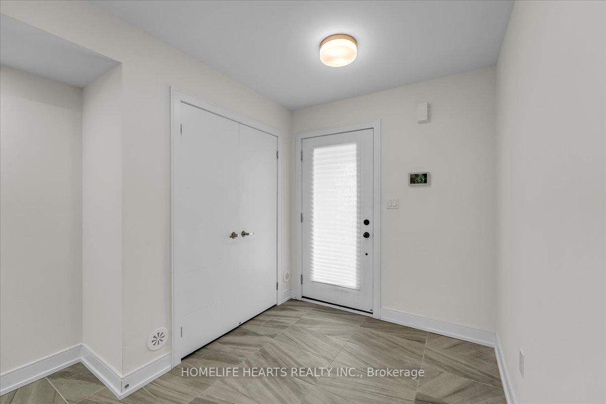 Photo 9 of 1389 Clarriage Court E, Milton, Ford — HOMEH