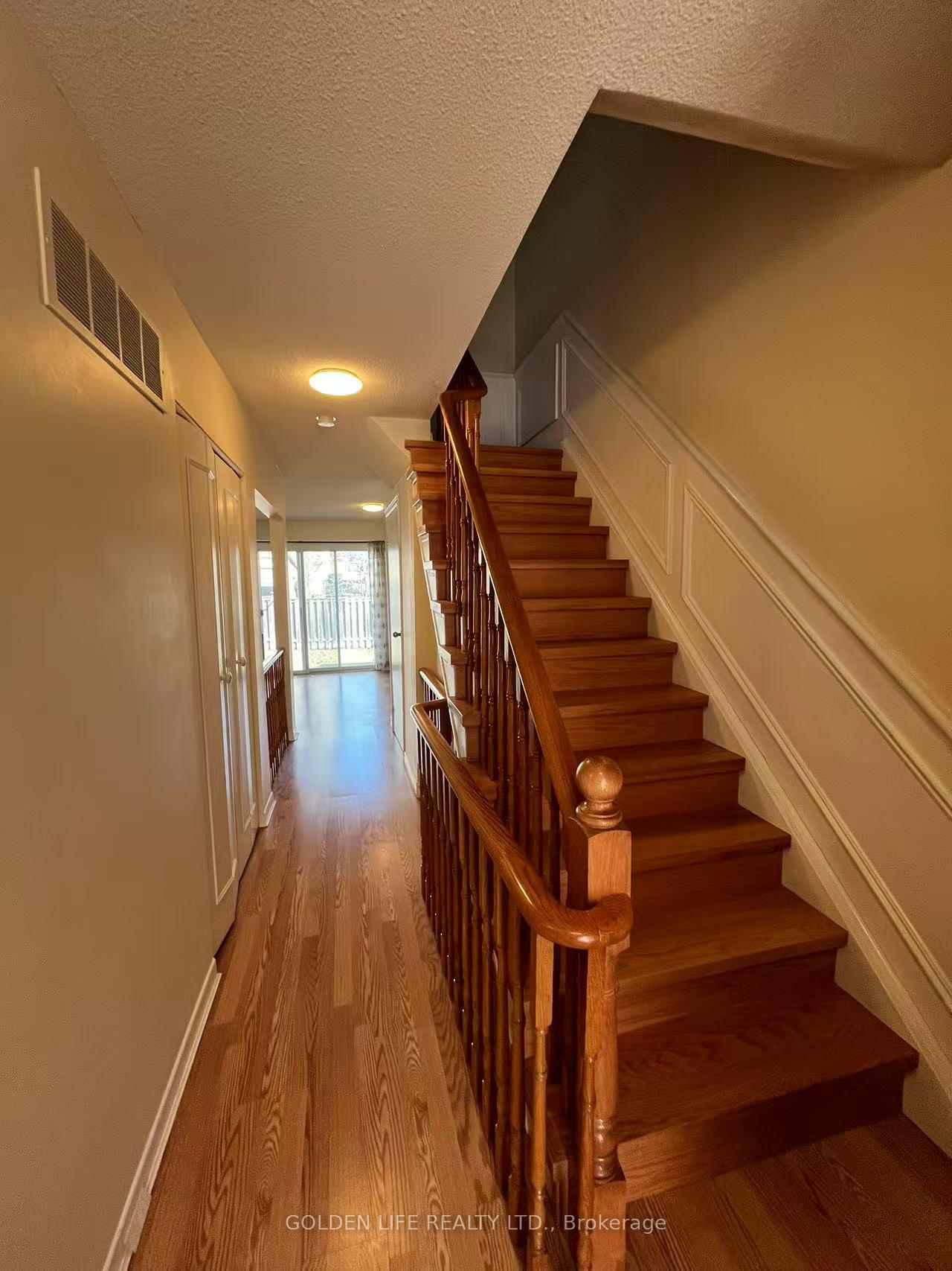Photo 2 of 156 Tamarack Drive, Markham, Aileen-Willowbrook — HOMEH