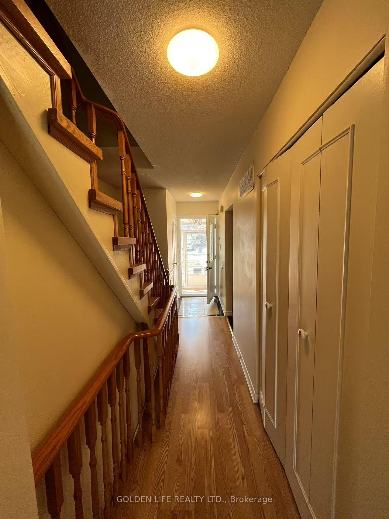 Photo 3 of 156 Tamarack Drive, Markham, Aileen-Willowbrook — HOMEH