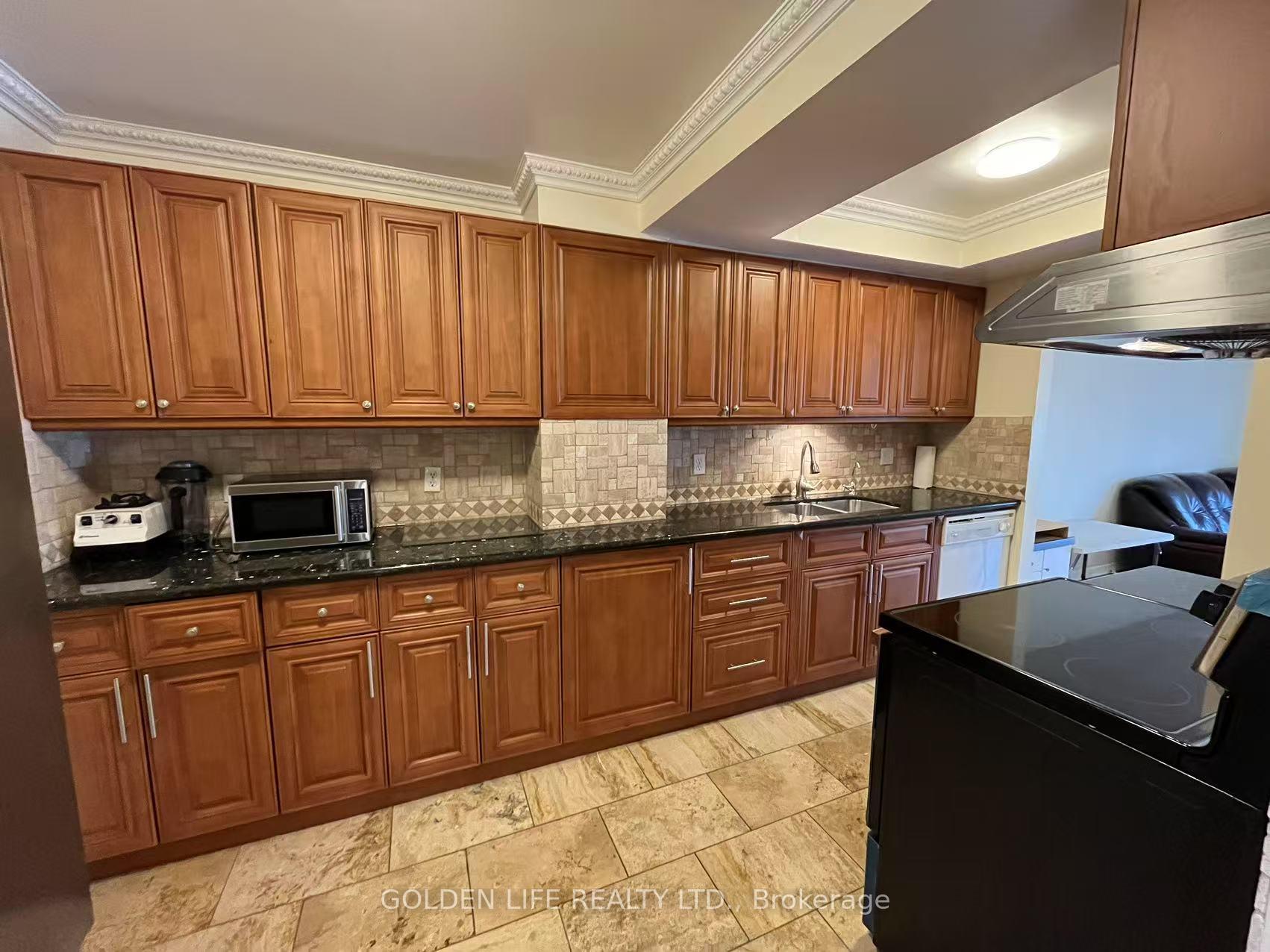 Photo 4 of 156 Tamarack Drive, Markham, Aileen-Willowbrook — HOMEH