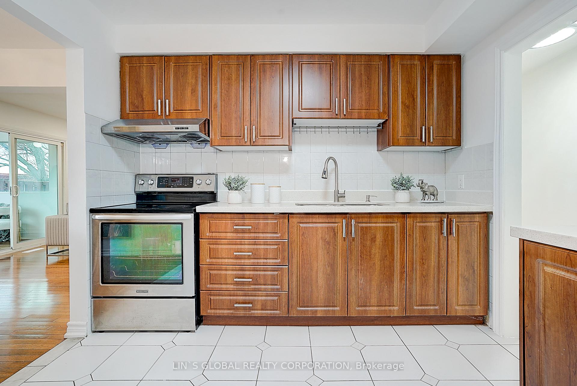 Photo 25 of 56 Upton Crescent, Markham, Milliken Mills West — HOMEH