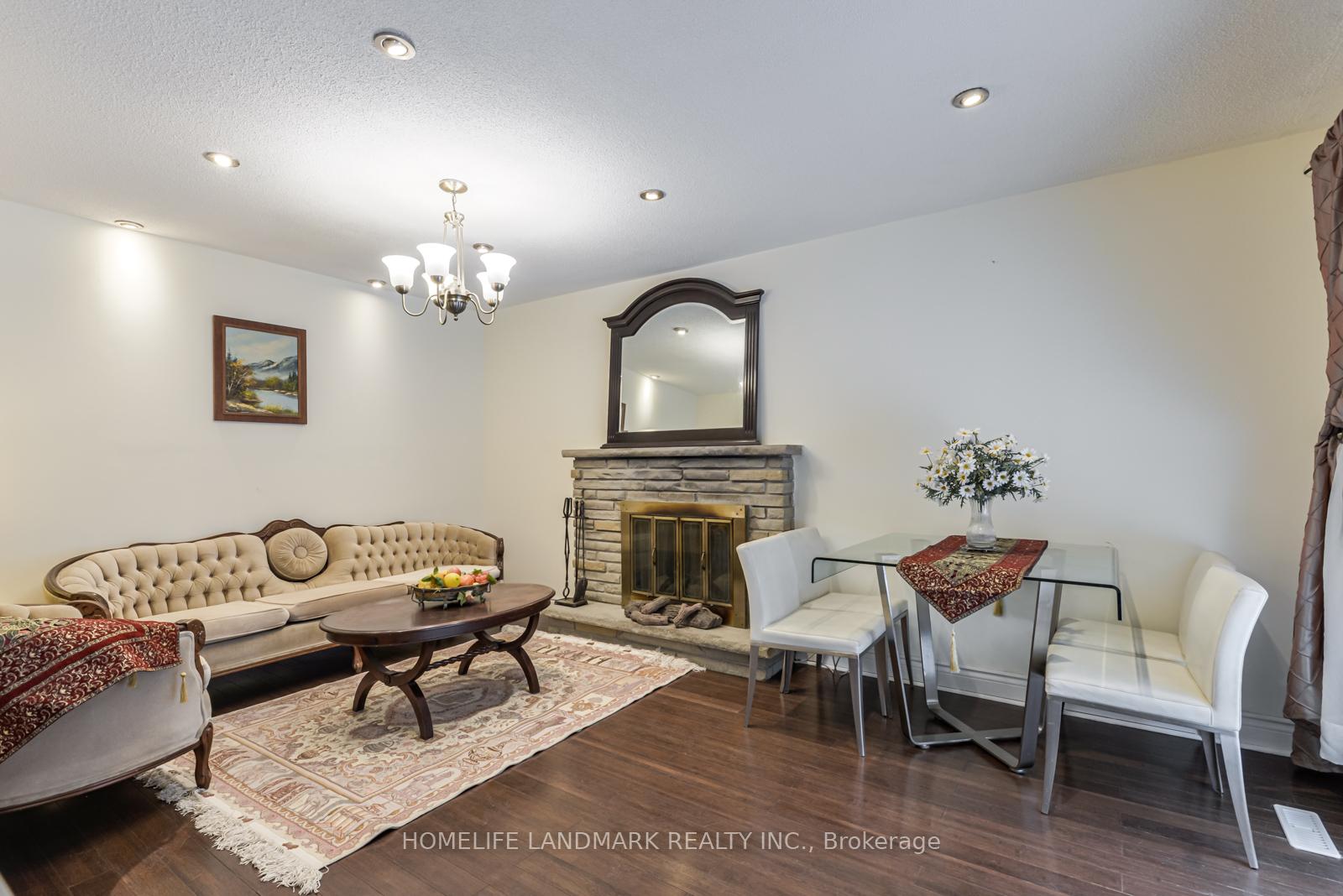 Photo 5 of 46 Jondan Crescent, Markham, Royal Orchard — HOMEH