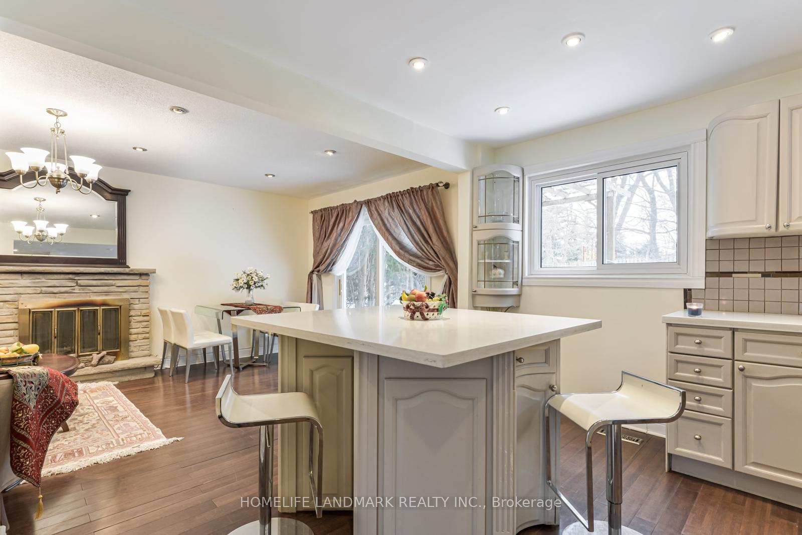 Photo 8 of 46 Jondan Crescent, Markham, Royal Orchard — HOMEH