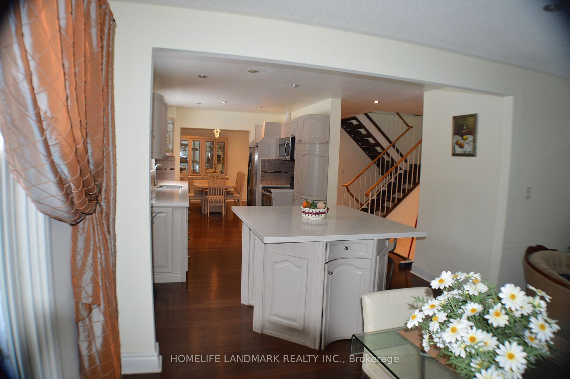 Photo 14 of 46 Jondan Crescent, Markham, Royal Orchard — HOMEH