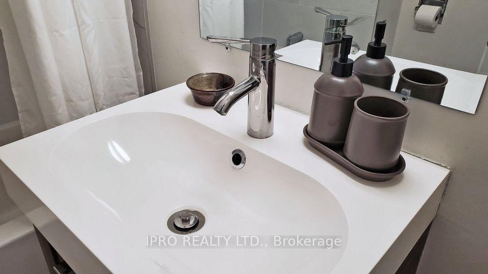 Photo 4 of Unit 2, 75 Ontario Avenue, Hamilton, Stinson — HOMEH