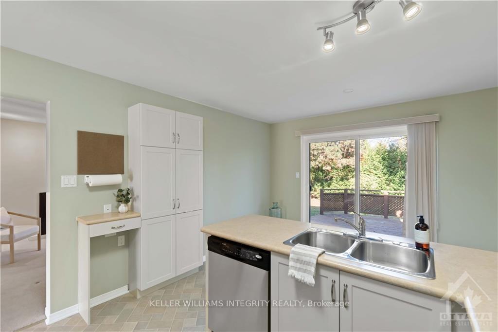 Photo 4 of 218 Walden Drive, Ottawa, Kanata - Beaverbrook — HOMEH