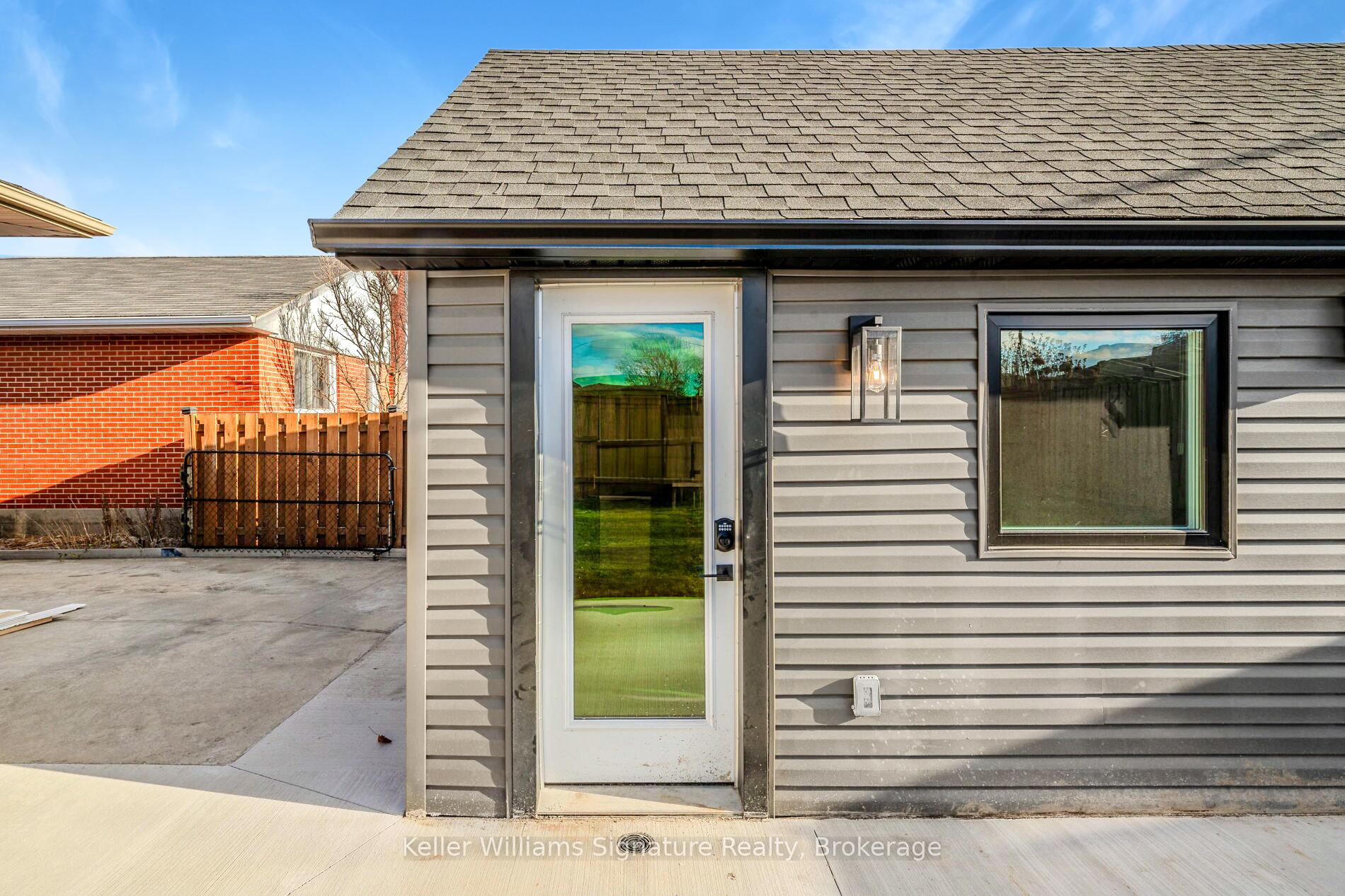 Photo 3 of Unit 3, 38 Endfield Avenue, Hamilton, Huntington — HOMEH