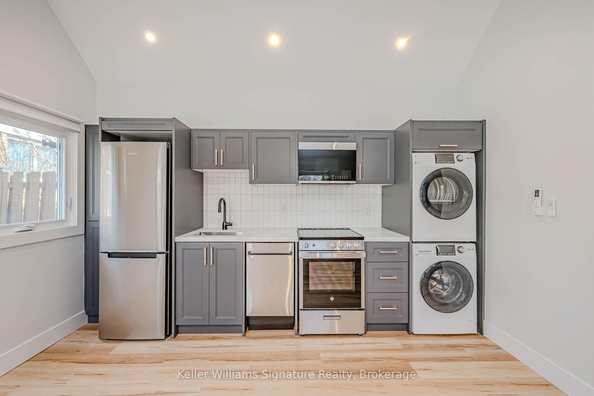 Photo 9 of Unit 3, 38 Endfield Avenue, Hamilton, Huntington — HOMEH