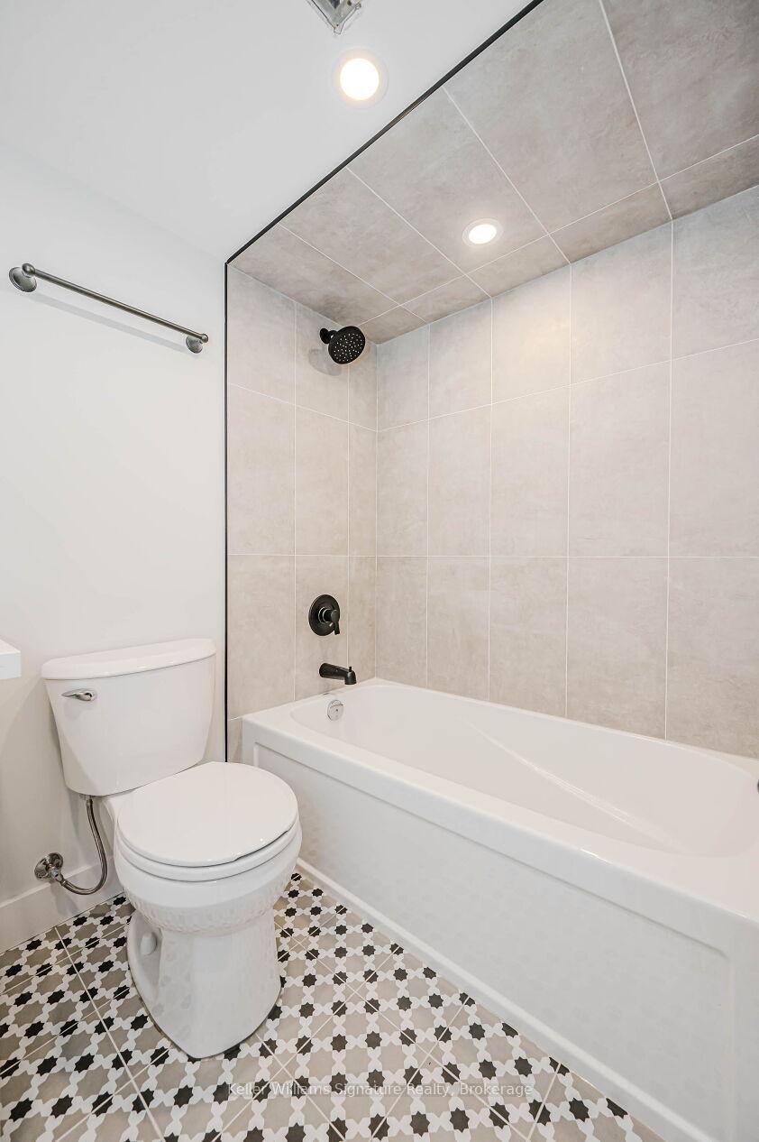 Photo 15 of Unit 3, 38 Endfield Avenue, Hamilton, Huntington — HOMEH
