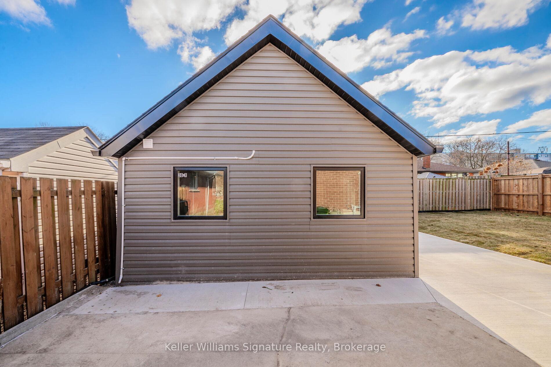 Photo 19 of Unit 3, 38 Endfield Avenue, Hamilton, Huntington — HOMEH