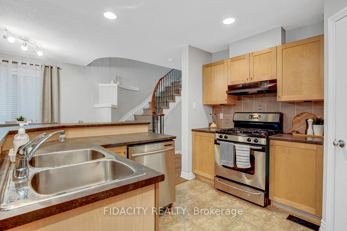 Photo 12 of 226 Saddlesmith Circle, Ottawa, Kanata - Emerald Meadows/Trailwest — HOMEH