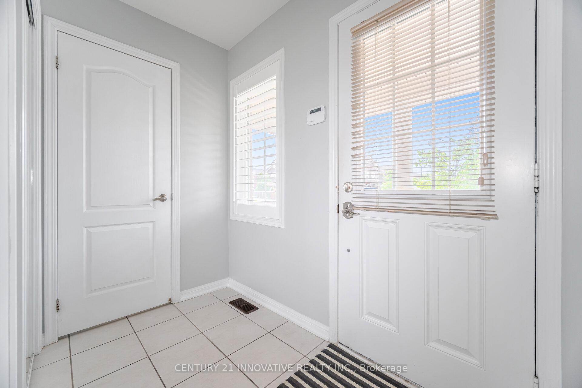 Photo 2 of 909 Asleton Boulevard, Milton, Willmott — HOMEH