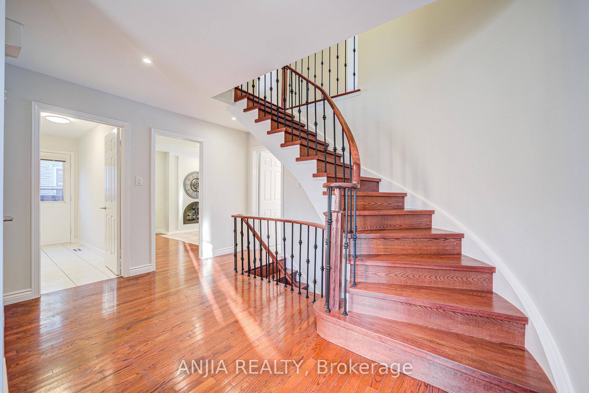 Photo 2 of 139 Briarwood Road, Markham, Unionville — HOMEH
