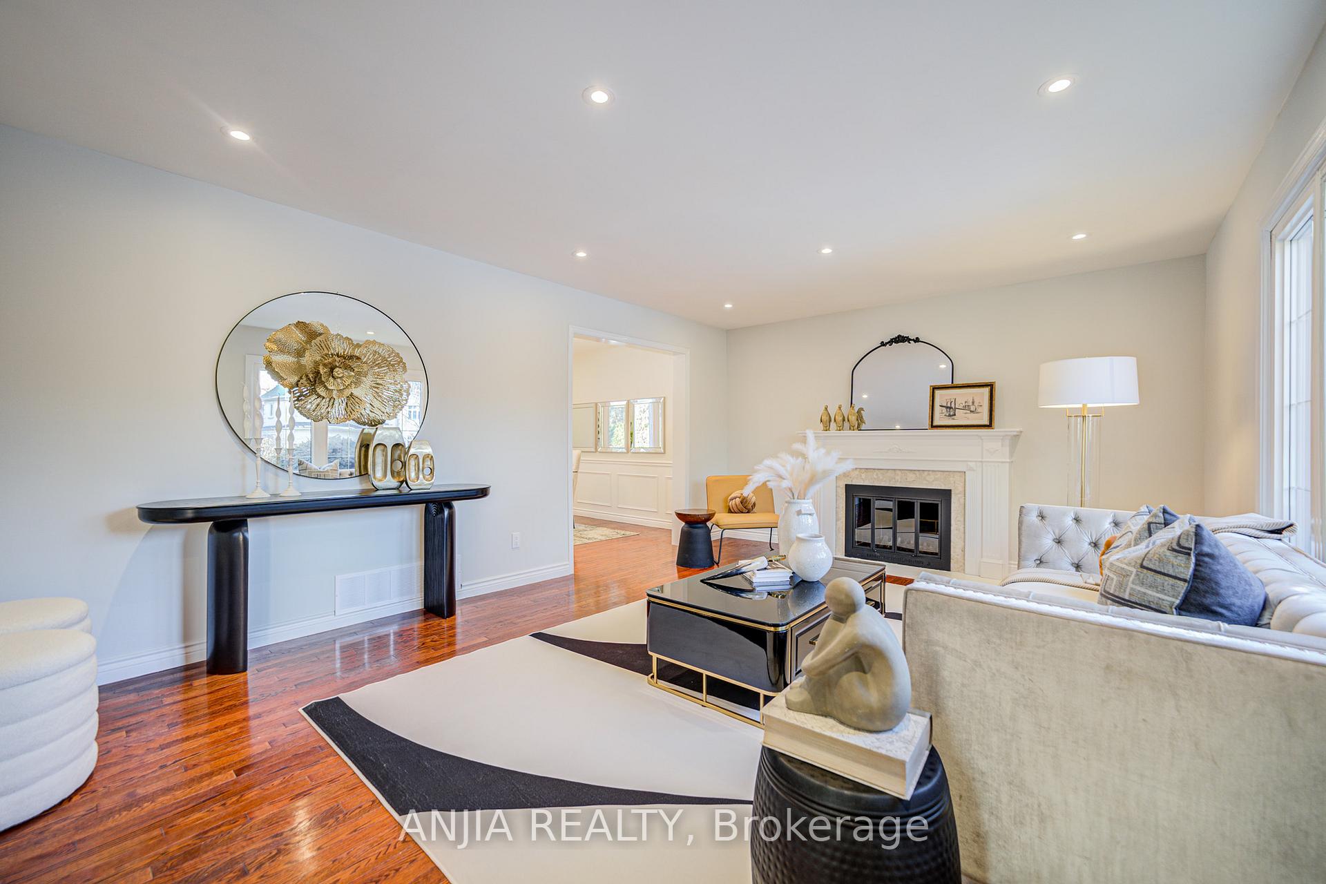Photo 3 of 139 Briarwood Road, Markham, Unionville — HOMEH
