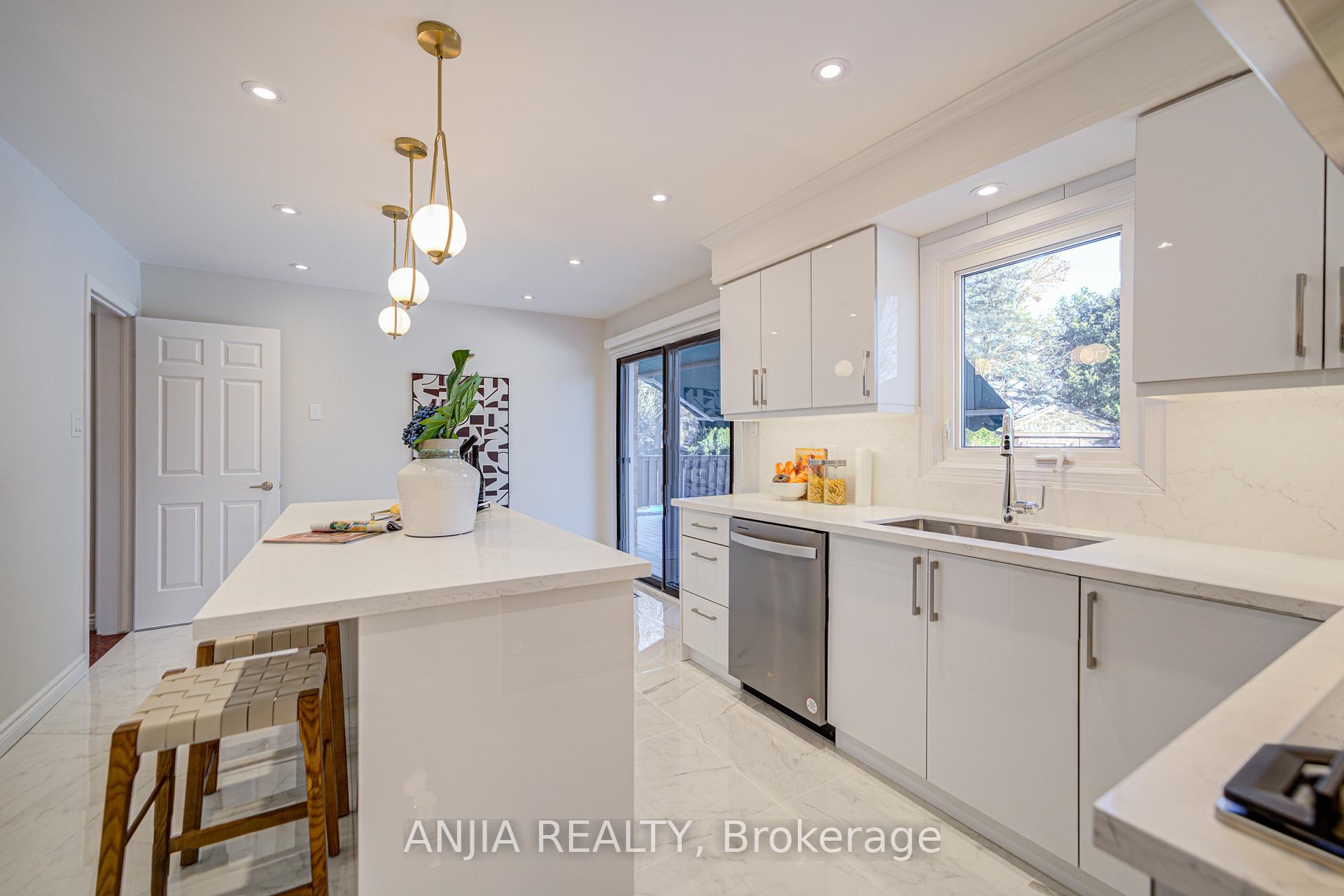 Photo 7 of 139 Briarwood Road, Markham, Unionville — HOMEH