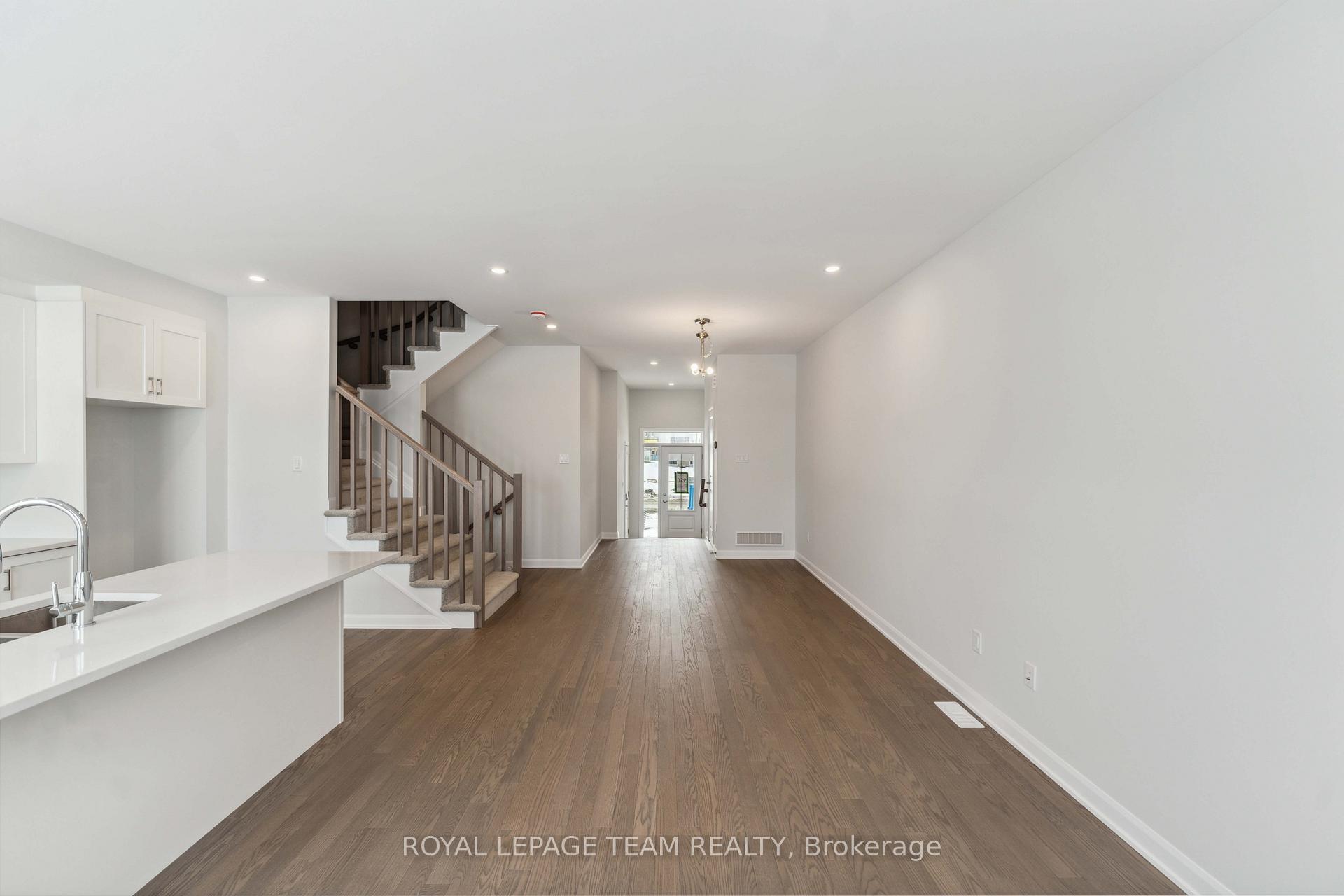 Photo 3 of 730 Fairline Row, Ottawa, Kanata - Emerald Meadows/Trailwest — HOMEH