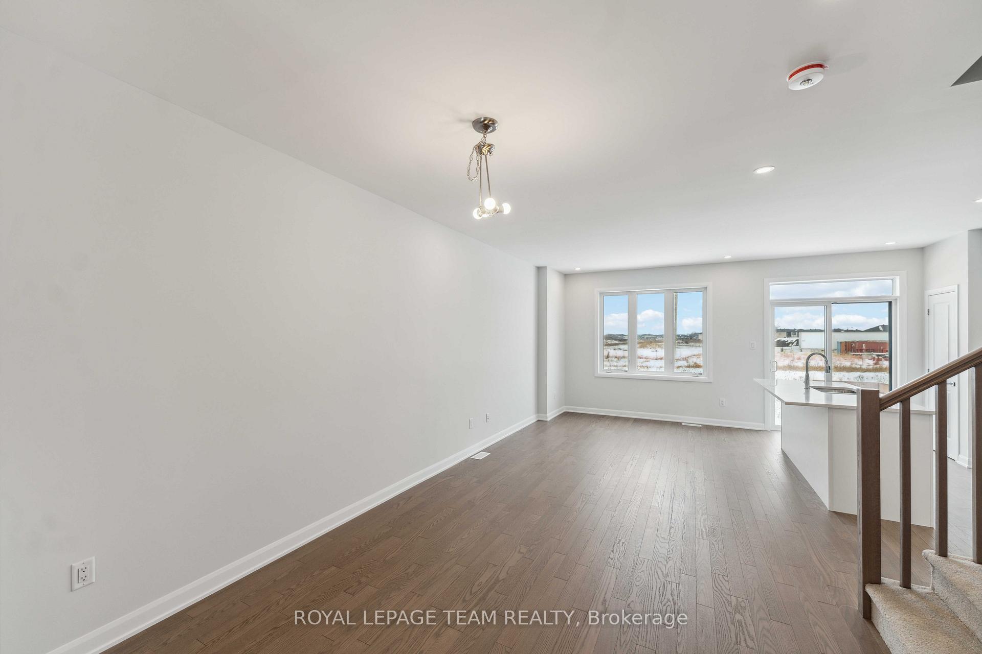 Photo 7 of 730 Fairline Row, Ottawa, Kanata - Emerald Meadows/Trailwest — HOMEH