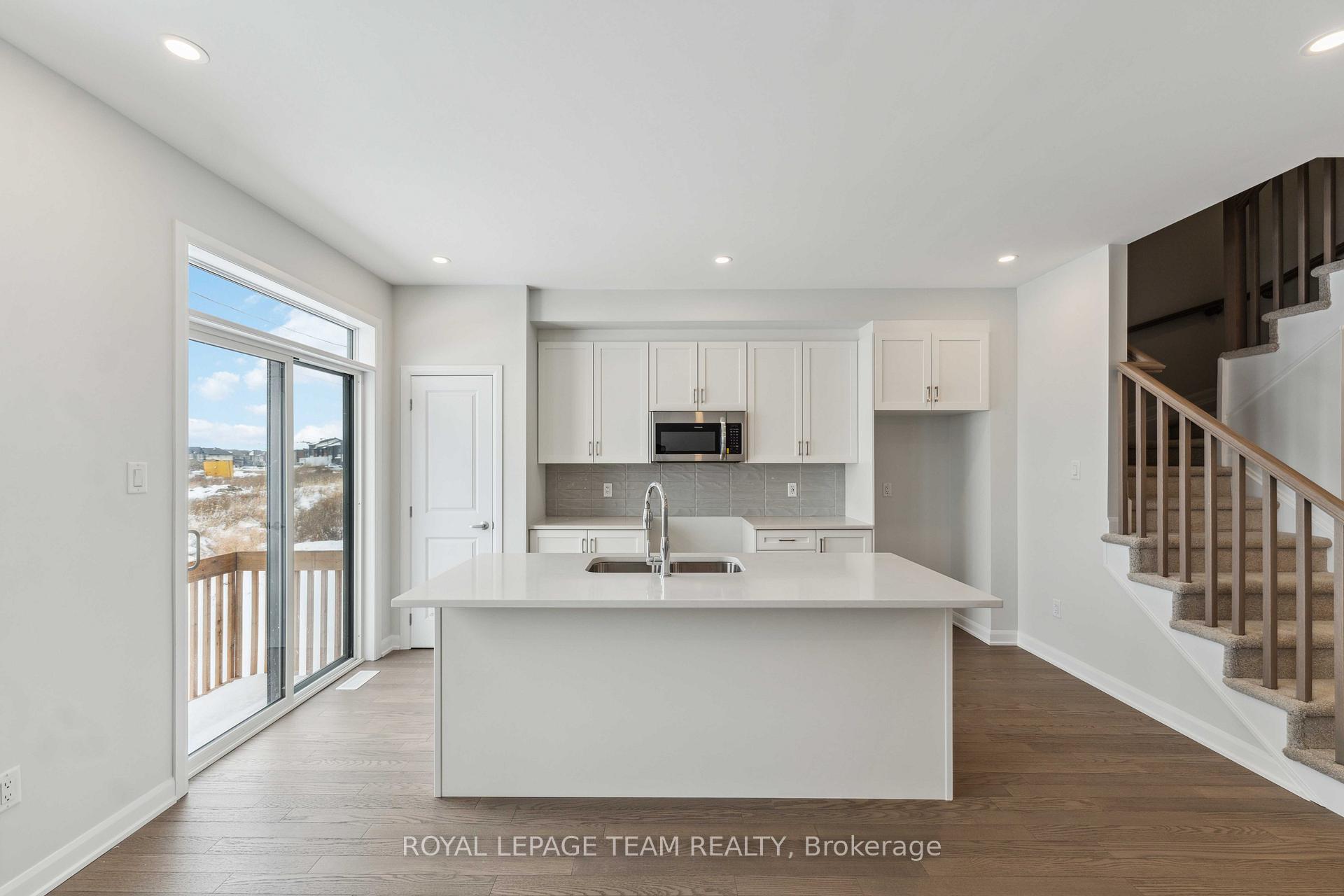 Photo 10 of 730 Fairline Row, Ottawa, Kanata - Emerald Meadows/Trailwest — HOMEH