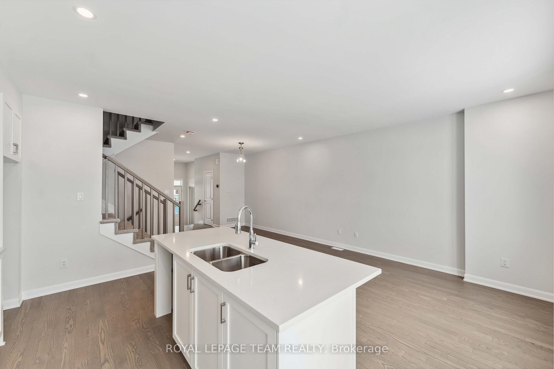 Photo 12 of 730 Fairline Row, Ottawa, Kanata - Emerald Meadows/Trailwest — HOMEH