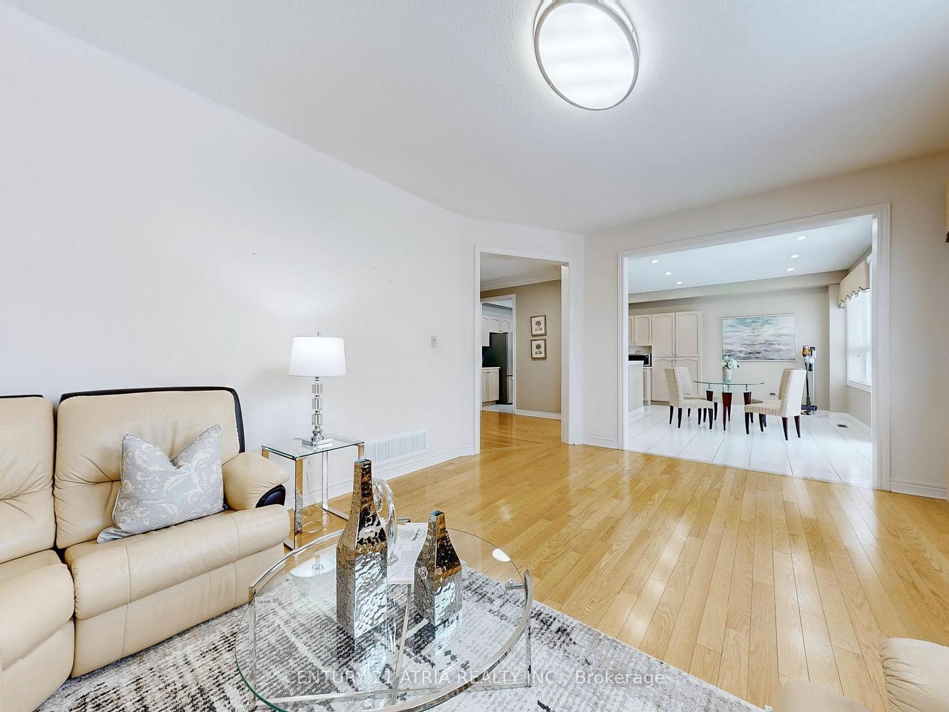 Photo 9 of 29 Glenhaven Street, Markham, Berczy — HOMEH