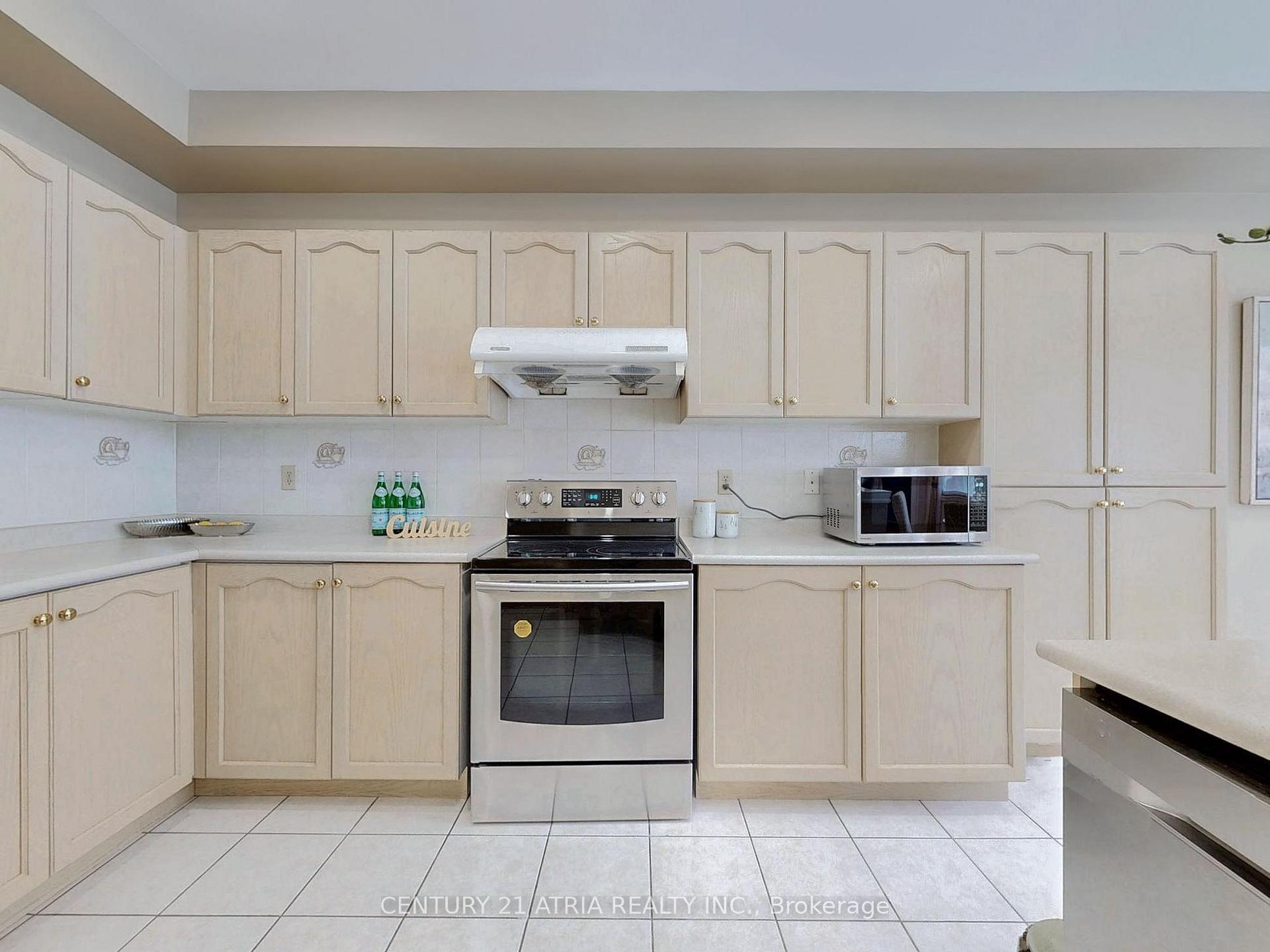 Photo 10 of 29 Glenhaven Street, Markham, Berczy — HOMEH