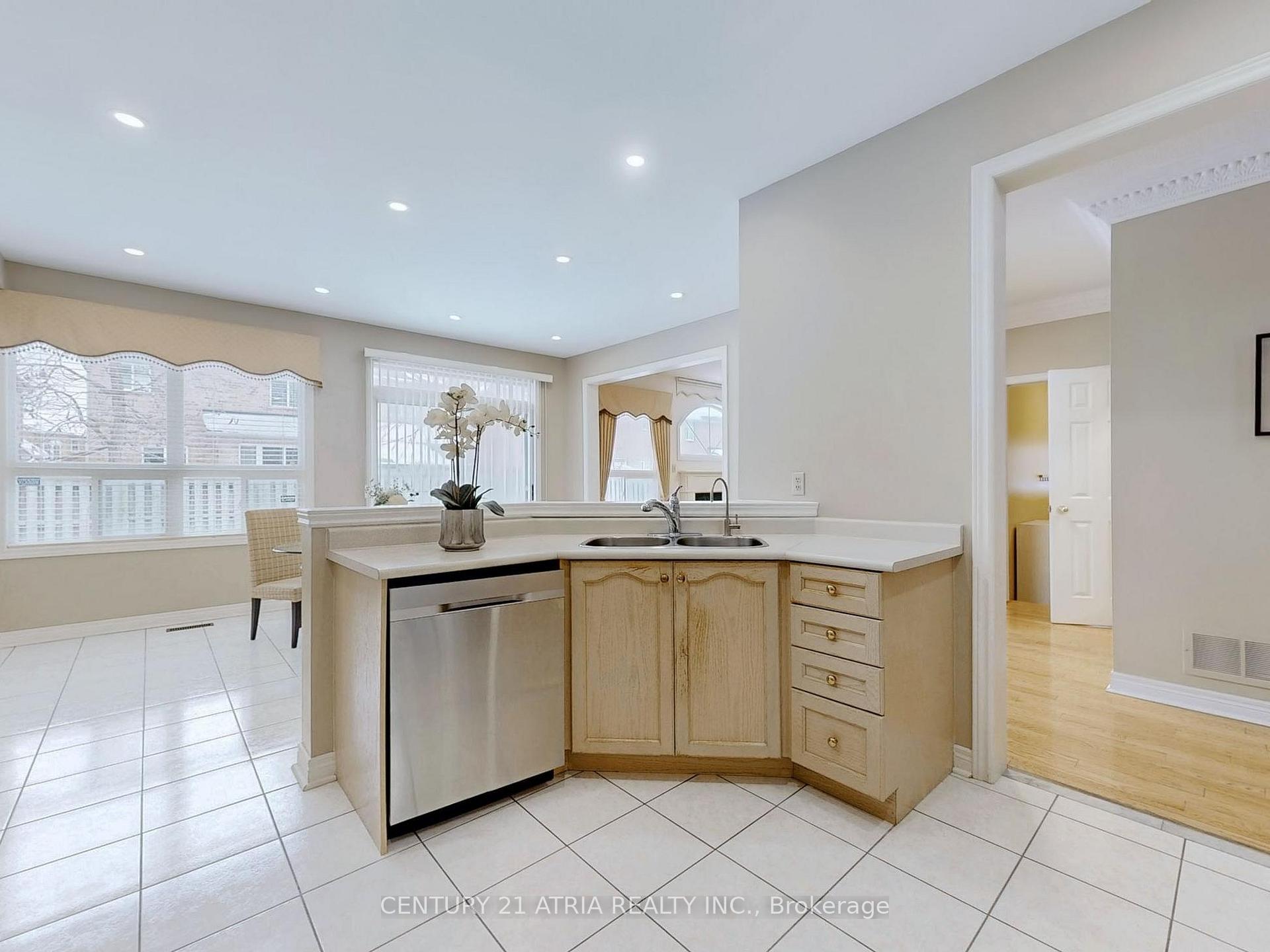 Photo 11 of 29 Glenhaven Street, Markham, Berczy — HOMEH